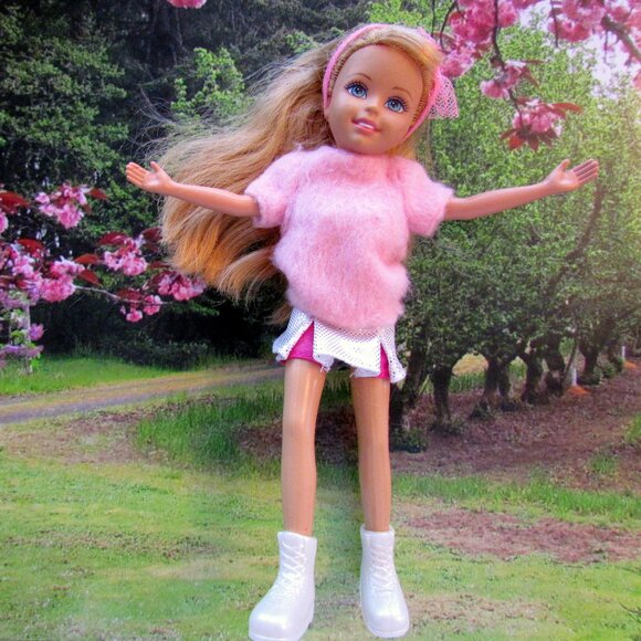 WEE 3 FRIENDS DOLL, STACIE, + CLOTHES: PRETTY SWEATER PANTS BOOTS CAP BAG SKIRT - Picture 8 of 8